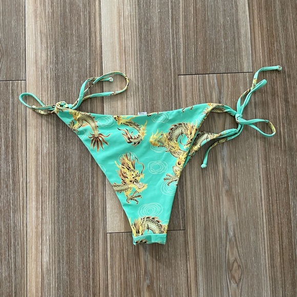 Adorable 2 Piece Women’s Bikini (Dragon Design) - Picture 4 of 8